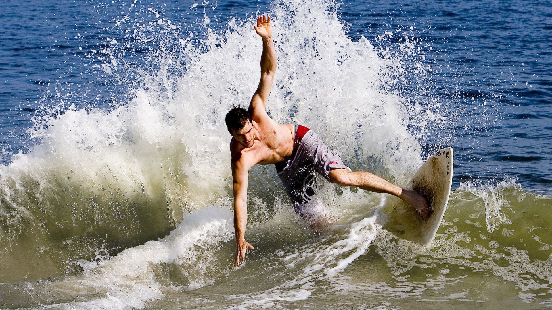 开云体育在线登入-51岁贝嫂打脸现场！每年亏损1亿，强撑有钱人设，用尽了所有力气，贝嫂是干嘛的